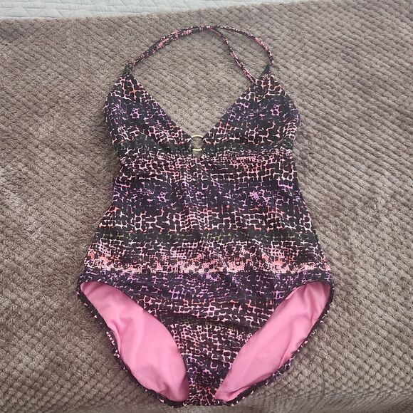 Leilani One Piece   - Picture 1 of 10